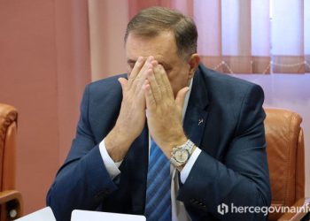 Dodik ne smije više biti predsjednik RS, on tvrdi da neće raspisivati izbore