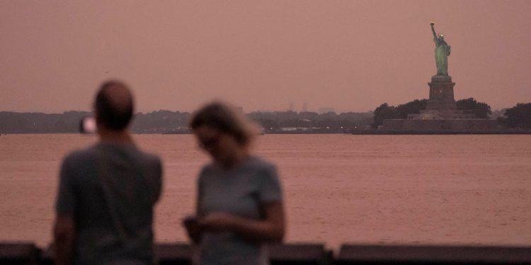 Dok nas Kanade divljine gušu dimom, republikanci zahtijevaju akciju. Ali ne o klimatskim promjenama