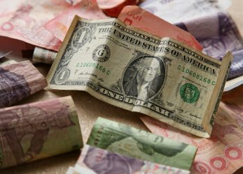 Dolar ojačao prema euru uslijed tržišnih oscilacija