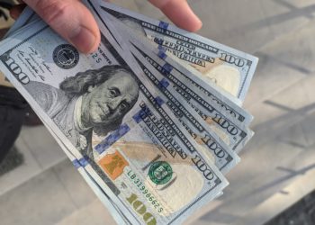 Dolar ojačao, vrijednost nafte skliznula