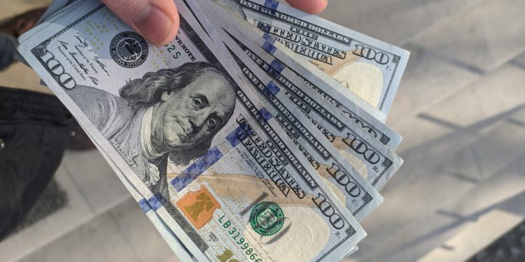 Dolar ojačao, vrijednost nafte skliznula