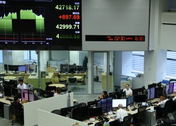 Dolar pod pritiskom, a Bitcoin ruši rekorde