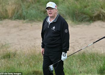 Donald Trump najavljuje radnu skupinu za 2028 LA igara dok se Karoline Leavitt hvali svojom ‘atletskom stručnošću’