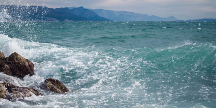 Drama na moru: Spašene obitelji s dvije jedrilice i katamarana kod Visa