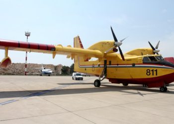 Društvenim mrežama se širi dezinformacija o pilotkinji koja gasi požare u Crnoj Gori, ovo je prava istina