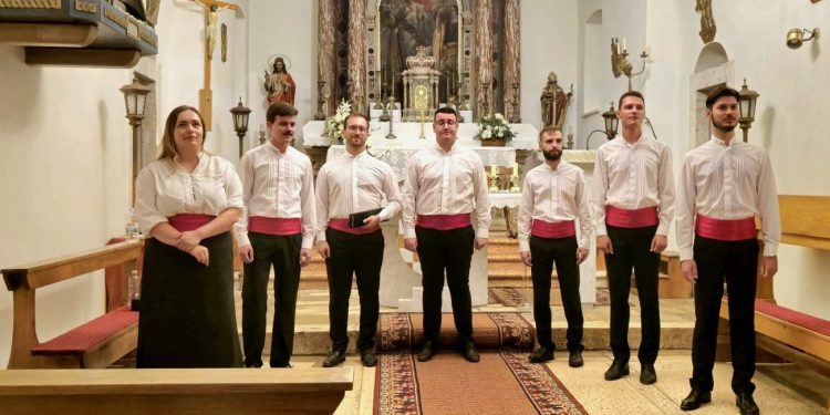 Drveniško kulturno ljeto: Klapa Dežgracija oduševila publiku u crkvi sv. Jurja