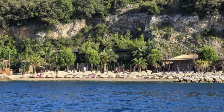 Dubrovčanin: “Okružili me i potjerali s plaže ako ne platim 75 eura za ležaljku”