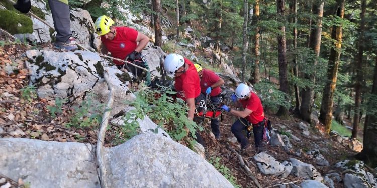Dvije žene quadom sletjele u provaliju na Velebitu