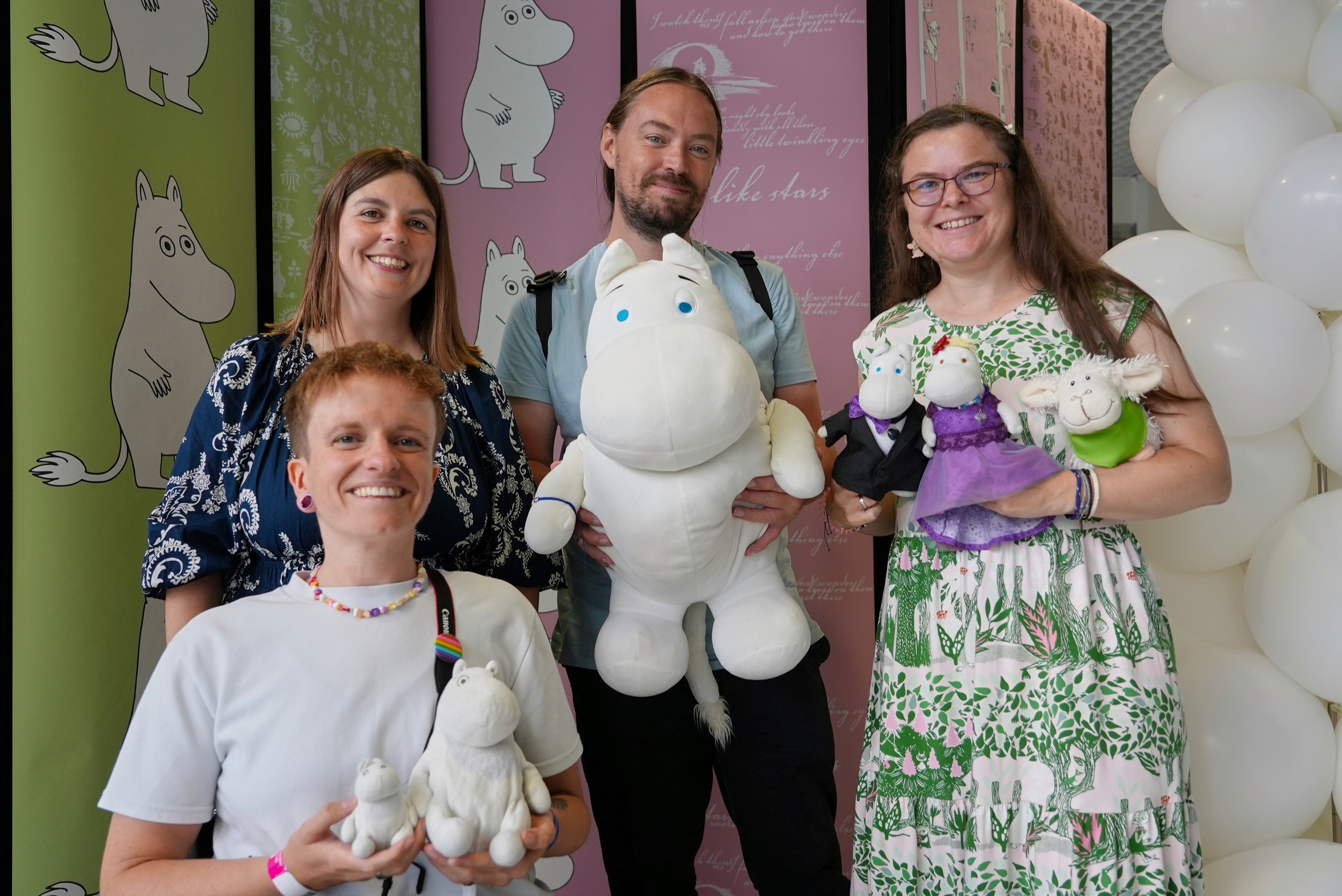 Moominsovi obožavatelji svojim igračkama dok slave 80. rođendan crtića