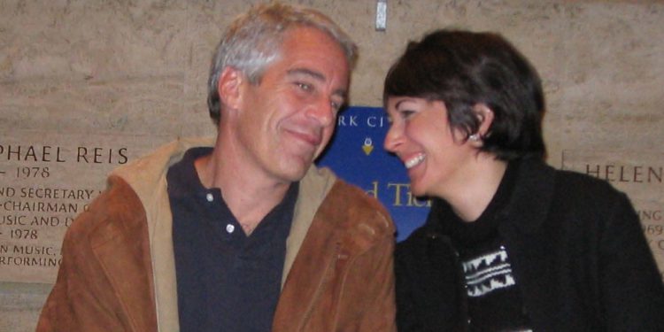 Epsteinov saučesnik preselio se u zatvorski kamp minimalnog sigurnosti – RT World News