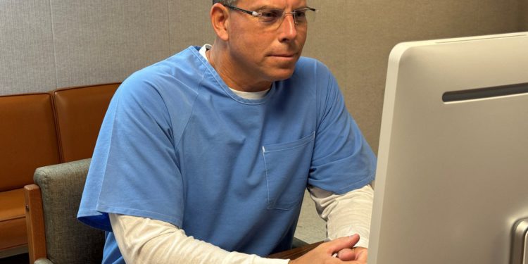 Erik Menendez negirao je uvjetnu slobodu gotovo četiri desetljeća nakon što je ubio roditelje s bratom