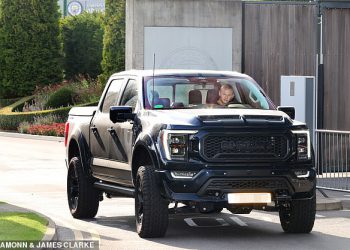 Erlingov automobil! Zvijezda Man City Haaland isprati na novi kamion čudovišta od 200 000 funti, jer u svoju kolekciju dodaje 5 milijuna funti luksuznih vozila tek ove godine