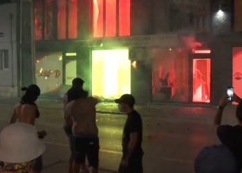 Eskalacija u Srbiji: Narod zapalio Vučiću omiljenu ‘igračku’, sve je u plamenu