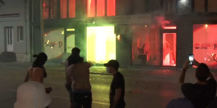 Eskalacija u Srbiji: Narod zapalio Vučiću omiljenu ‘igračku’, sve je u plamenu