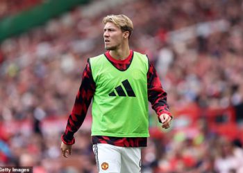 Europski divovi pojačavaju razgovore s napadačem Man Uniteda Rasmusom Hojlundom nakon što ga je Ruben Amorim izrezao iz tima – i mogao se povezati s bivšim suigračem na Old Trafford