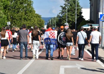 Evo koliko je policija privela osoba u Sinju prije Thompsonovog koncerta