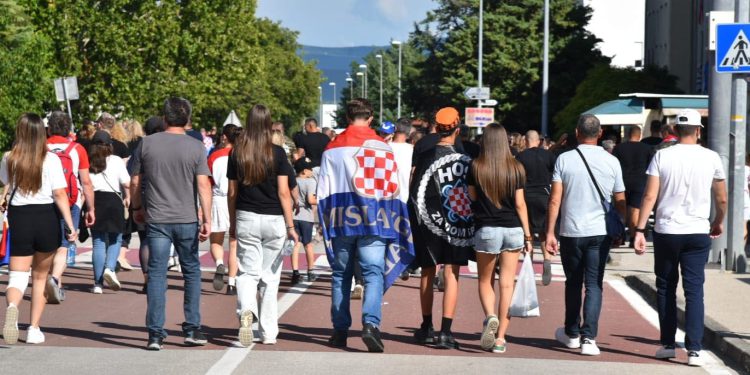 Evo koliko je policija privela osoba u Sinju prije Thompsonovog koncerta