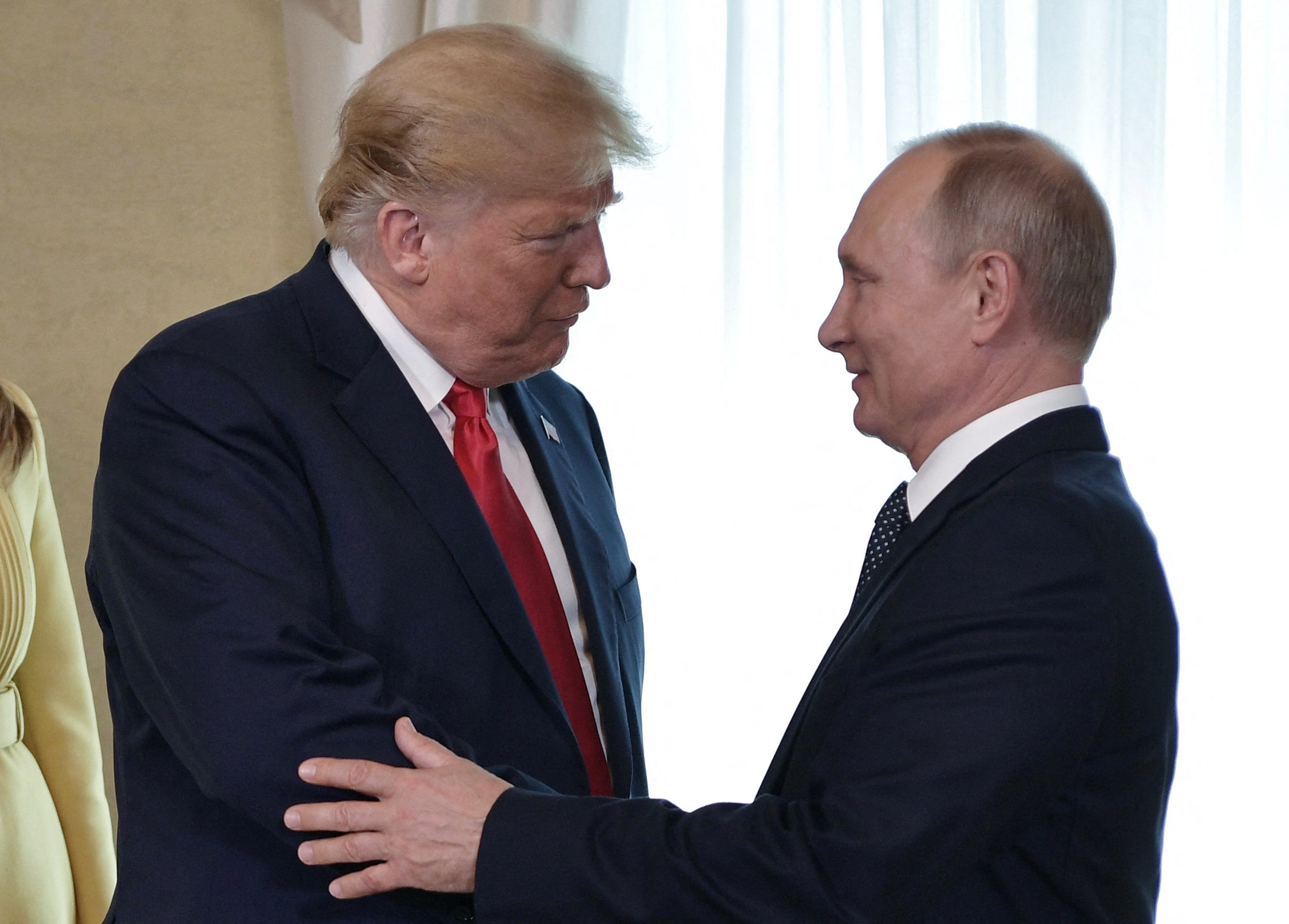 Trump se rukuje s Putinom uoči sastanka u Helsinkiju, Finska, 16. srpnja 2018.
