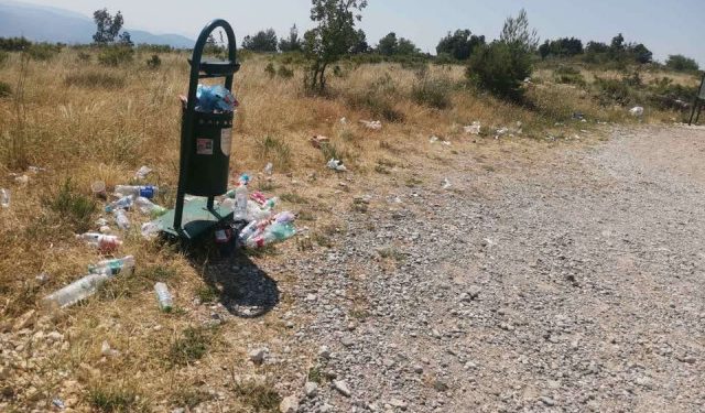 FOTO Hum u smeću, a posjetitelji umjesto mira nalaze sramotu