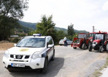 FOTO Mirni prosvjed poljoprivrednika u Sarajevu zaustavila policija, onemogućen prosvjed pred Vladom