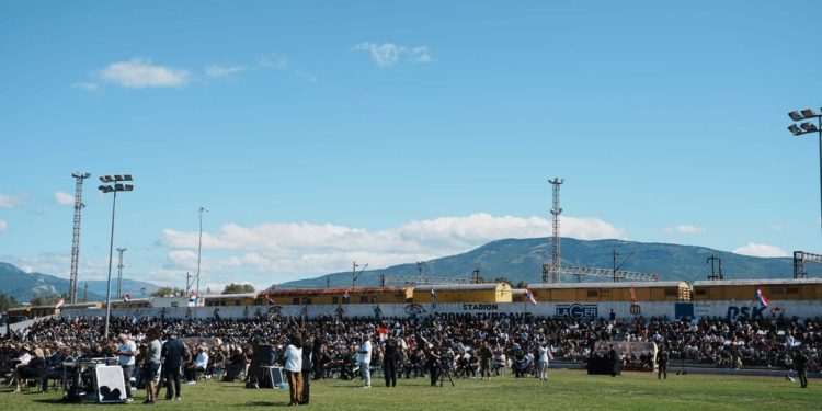 FOTO Pogledajte koliko je ljudi bilo na svečanosti na stadionu u Kninu