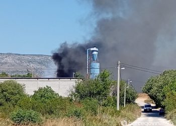 FOTO Požar u naselju kod Mostara, vatra se približila kućama