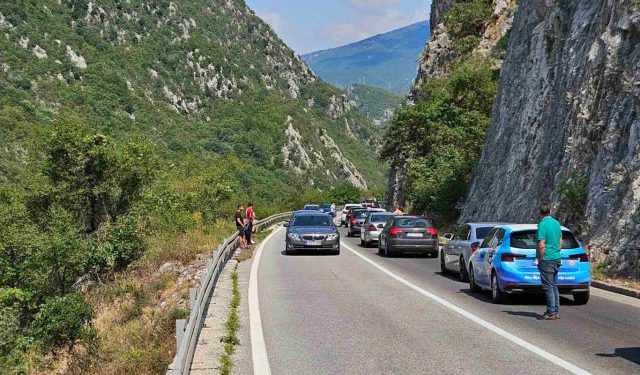 FOTO Teška prometna nesreća na mostu Bijela, cesta M-17 blokirana u oba smjera
