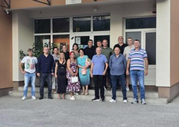 FOTO U Ilićima se nakon 35 godina okupili školski prijatelji i učiteljica Anđa Čale