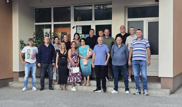 FOTO U Ilićima se nakon 35 godina okupili školski prijatelji i učiteljica Anđa Čale