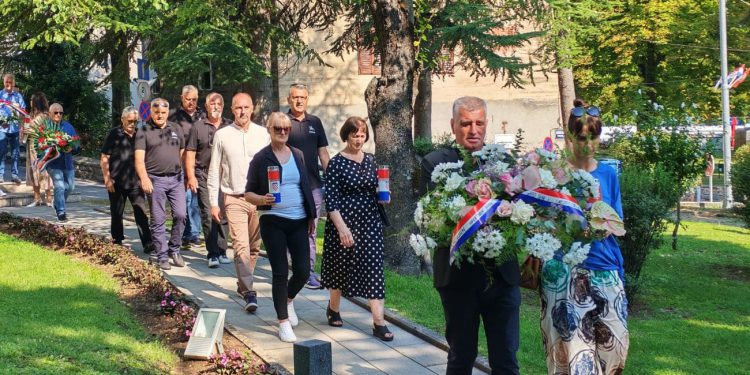 FOTOGALERIJA Polaganjem vijenaca započelo obilježavanje Dana Grada Sinja