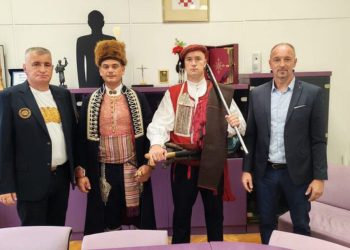 FOTOGALERIJA Svečano uručen poziv gradonačelniku Sinja za 310. Sinjsku alku