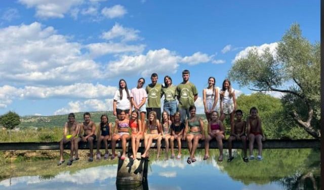 FOTO/VIDEO Čarolija kampa Naturaleza u Livnu: Na rijeci Sturbi djeca mijenjaju mobitele za logorsku vatru i prijateljstva