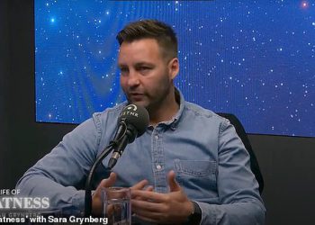 Footy legenda Jimmy Bartel otkriva da je njegov zlostavljački otac zaprijetio da će ubiti mamu dok se otvara o prazniku s ocem koji ga je prestravio