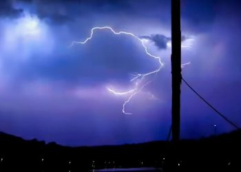 Fotograf iznad Hvara snimio posebnu vrstu munje, ovakvo što se ne viđa često