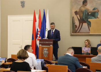 Franković na raspravi oko Lokruma: ‘Na Facebooku komentiraju samo neradnici’