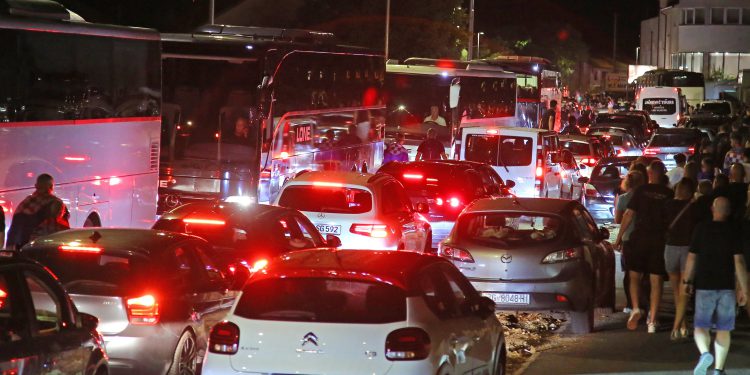 Gdje nema važnog Plenkovićeva čovjeka, dolazi do kaosa: Thomspon u Sinju je dokaz
