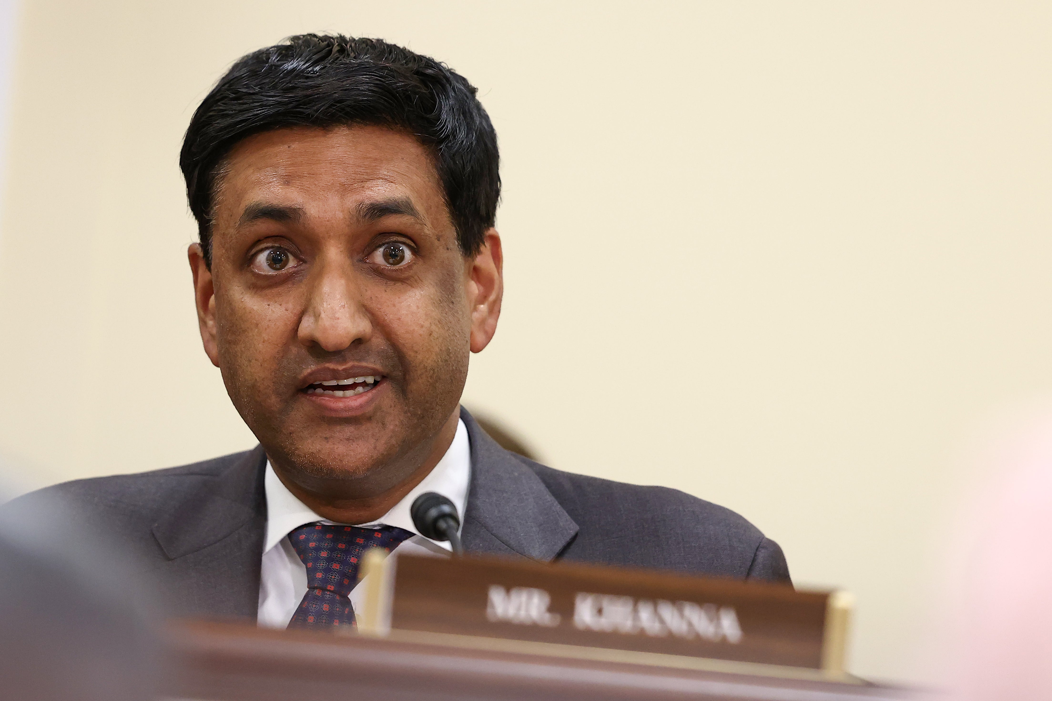 Demokratski kongresmen Ro Khanna pokrenuo je internetsku peticiju protiv Robloxa, optužujući platformu za nedovoljne mjere sigurnosti djece
