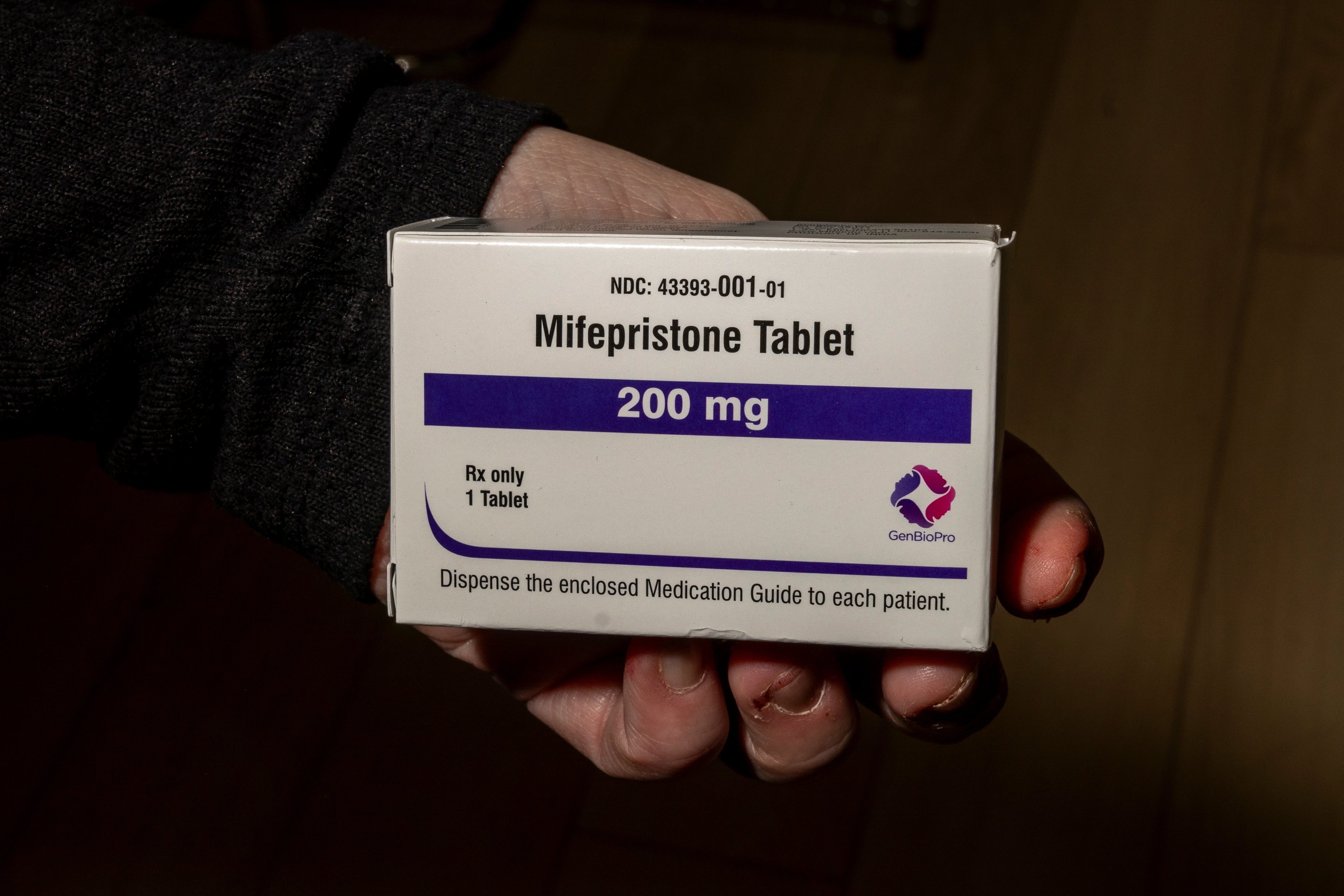 Marinac je tužen nakon što je žena iz Teksasa tvrdila da je pobačao s drogama s pobačajem, ubivši njihovo nerođeno dijete