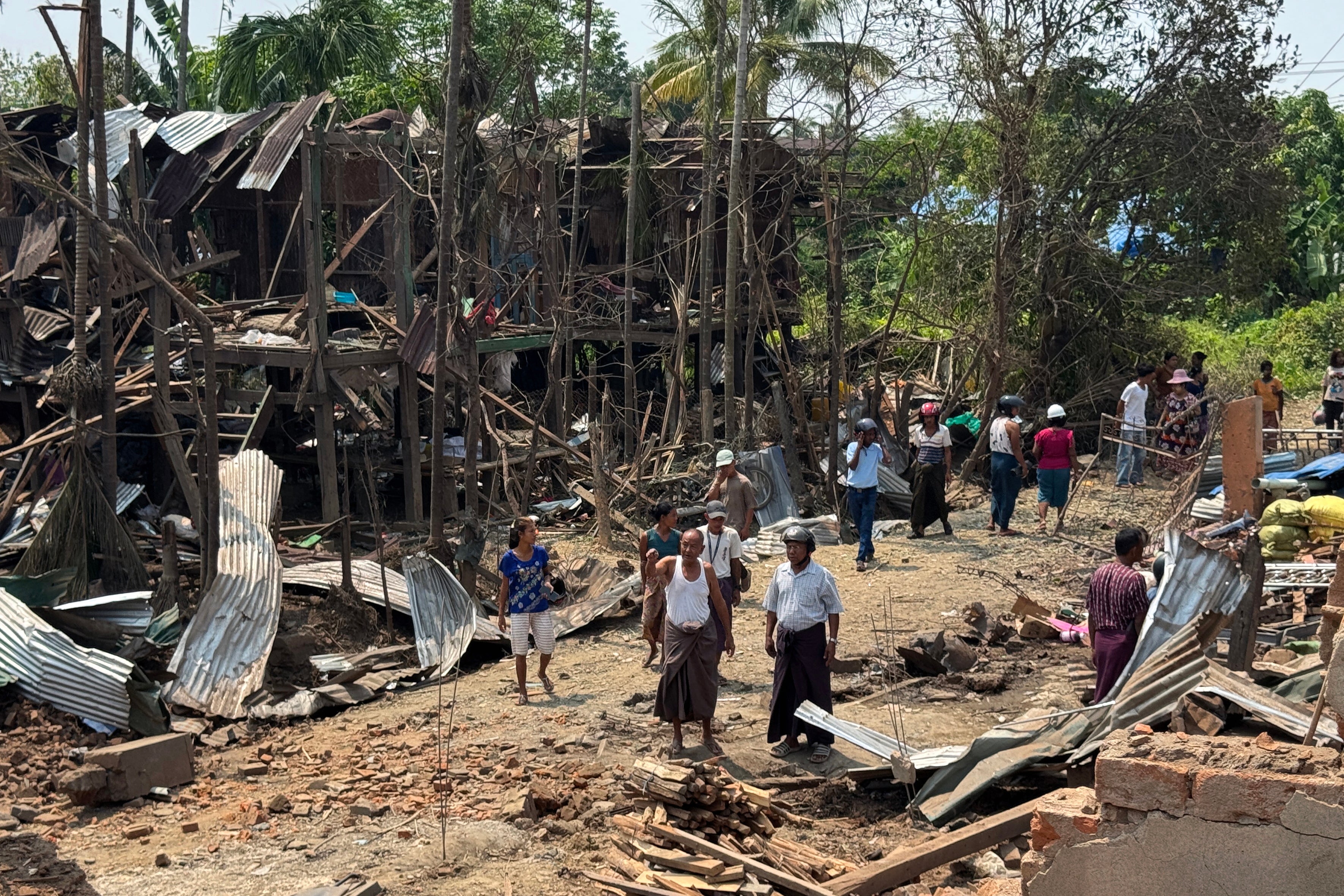 Uništene zgrade u Kyauktawu, država Western Rakhine, nakon vojnih zračnih napada u svibnju