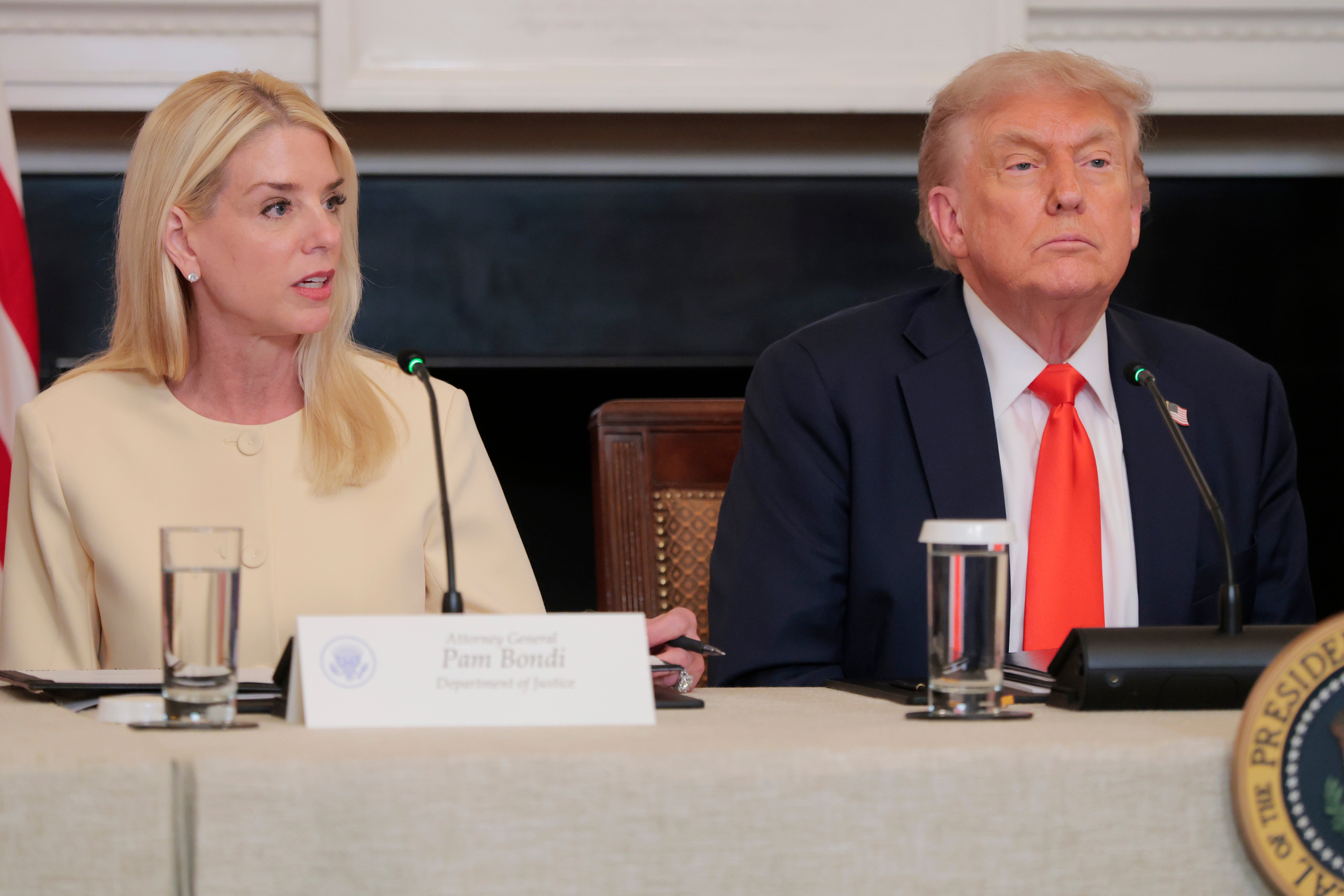 Žrtva Jeffreyja Epsteina osudila je 'političku ratu' Trumpovu administraciju u rukovanju vladinim dosjeima na kasno osuđenog seksualnog prijestupnika