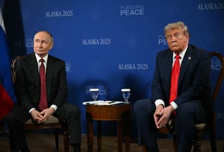 Predsjednik Donald Trump i ruski predsjednik Vladimir Putin sastaju se tijekom sastanka u SAD-Rusiji u Ukrajini u zajedničkoj bazi Elmendorf-Richardson u Anchorageu na Aljasci