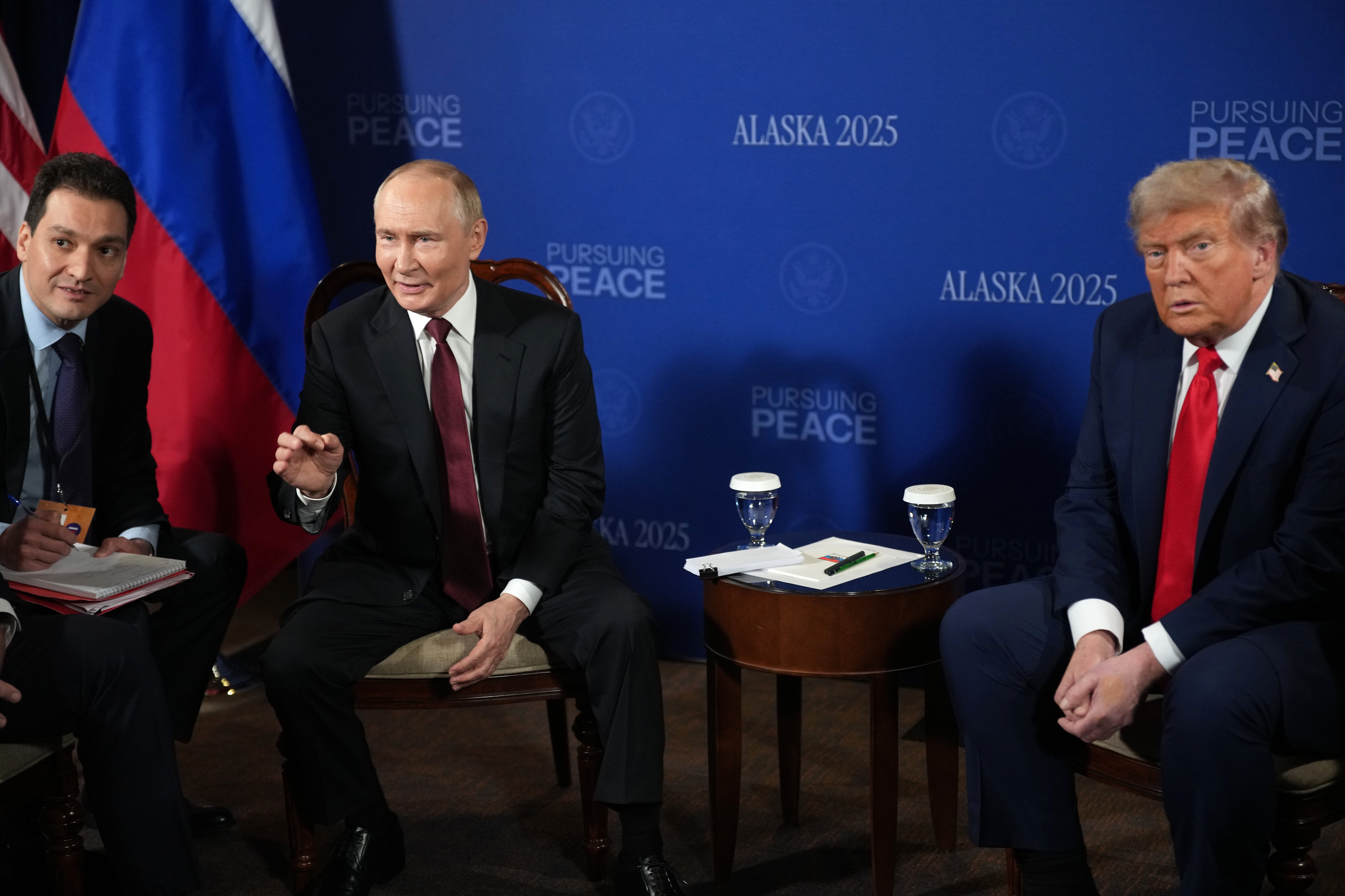 Vladimir Putin postao je viralan zbog neobičnih izraza lica koje je povukao tijekom sastanka s Donaldom Trumpom na samitu Crunch Aljaske