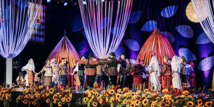 Glazbeni i folklorni vikend u Makarskoj: od U2 tributea do Plavog orkestra