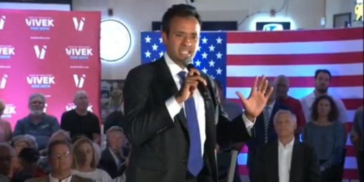 Gledajte: Ramaswamy se suočio s rasom, crnom poviješću u gradskoj vijećnici Cincinnati