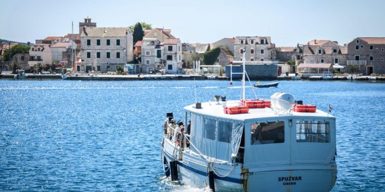 Gospa od Anđela i proslava ‘Oluje’ okupile na stotine brodica između Krapnja i Brodarice