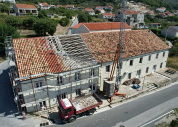 Građani odlučili, Grad realizira: U tijeku radovi na krovu Doma mladih u Orašcu