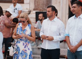 Gradonačelnik Šuta sa suprugom među vjernicima u procesiji za Veliku Gospu