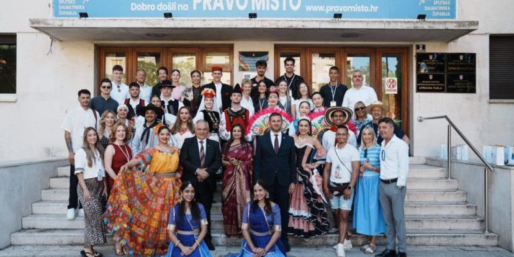 Gradonačelnik Tomislav Šuta i župan Blaženko Boban primili sudionike IV. Međunarodnog festivala folklora u Splitu