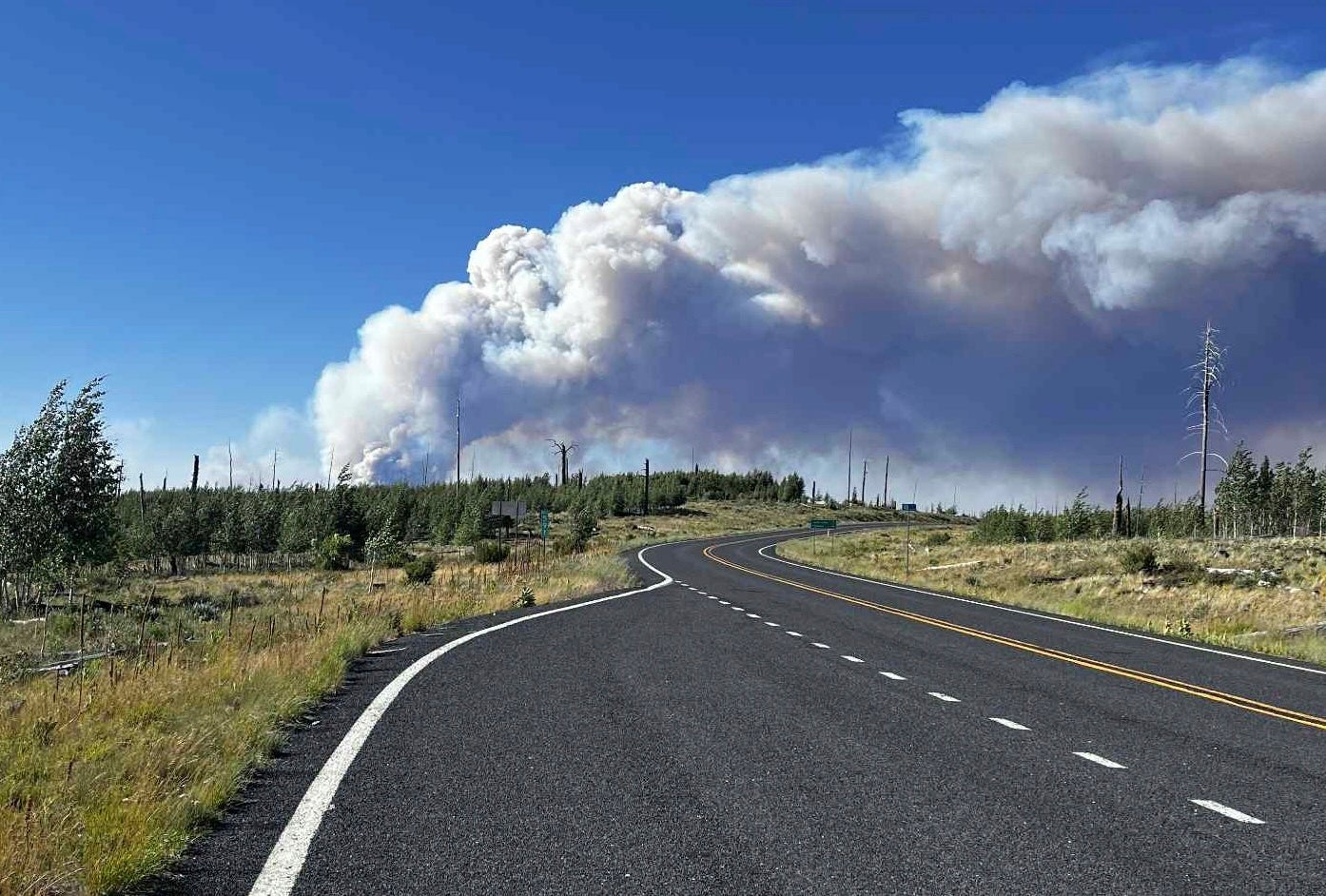 Masivni zid dima požara naletio se u nebo u blizini sjevernog ruba Grand Canyon -a, u sjevernoj Arizoni, u četvrtak, 10. srpnja