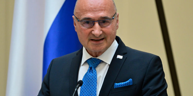 Grlić Radman udario šakom o stol: ‘Da smo znali, nikad Hrvati to ne bi potpisali’